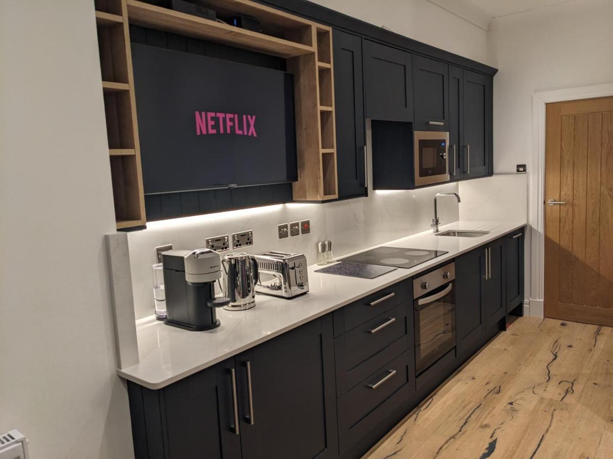 Modern Aptmt, 2 Stops To Central London, Smart Lock, Netflix Илинг Экстерьер фото